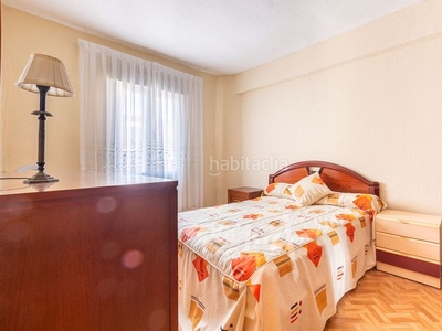 Piso con 3 habitaciones amueblado con ascensor y calefacción en Madrid