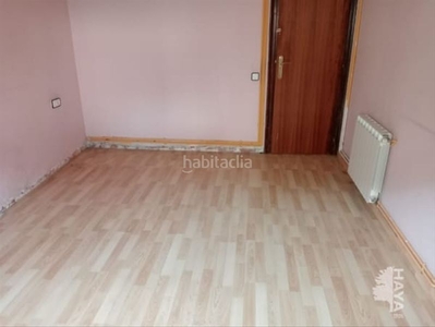 Piso tercero con 3 habitaciones, calefacción y terraza en Vila-seca