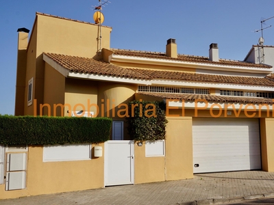 Alquiler de casa con piscina y terraza en El Vedat-Santa Apol.lònia (Torrent), Monte Vedat