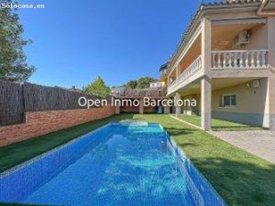 BONITA CASA CON PISCINA PRIVADA EN CANYELLES PUEBLO