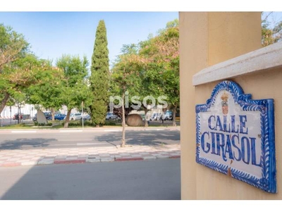 Casa adosada en venta en Calle del Girasol