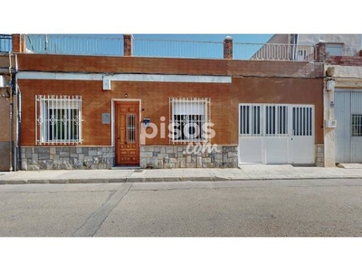 Casa adosada en venta en Calle del Salvador