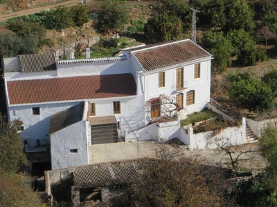 Casa con terreno en Ríogordo