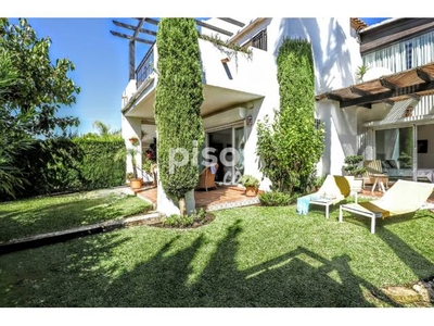 Casa pareada en venta en Lomas de Marbella Club-Puente Romano