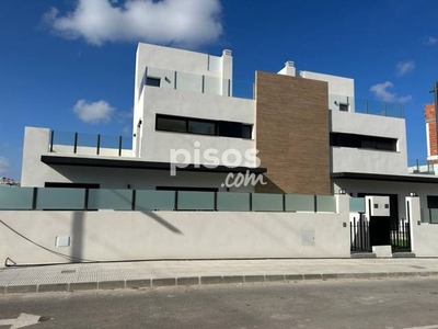 Chalet adosado en venta en Calle Centro Comercial La Fuente, Número 1