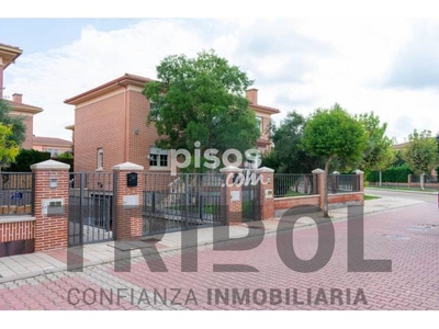 Chalet en venta en Calle de los Perales, 11