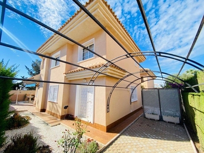 Chalet en venta en Punta Prima, Torrevieja, Alicante