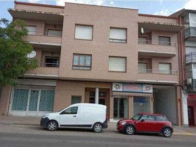 Local en venta en Alcañiz de 566 m²