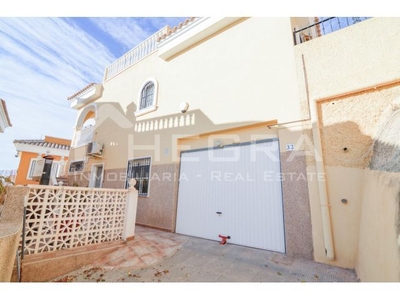 Se vende chalet independiente de 3 dormitorios, 2 baños en Urb. La Marina de San Fulgencio