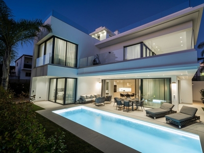 Venta de casa con piscina y terraza en Lomas de Marbella Club-Puente Romano (Marbella (Municipio)), Milla de oro