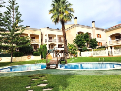 Venta de casa con piscina y terraza en Torredembarra, Sant Jordi-Babilonia