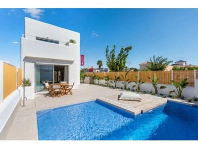 Villa de estilo moderno con piscina en los Montesinos - GV5373