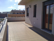 Venta de piso con piscina y terraza en Nuevo Hospital-Nuevo Hospital-Larache (Ciudad Real ), ATICO HOSPITAL