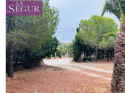 CASA RURAL, DE CAMPO, EN TERRENO RÚSTICO