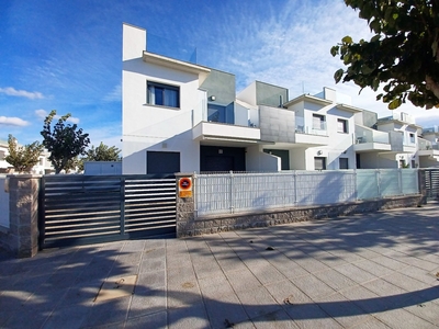 Moderno bungaló apartamento de 2 dormitorios en planta alta en Pilar de la Horadada