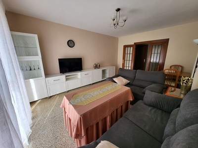 Alquiler de piso en calle Nicolás Orta Huelva de 4 habitaciones con muebles y balcón