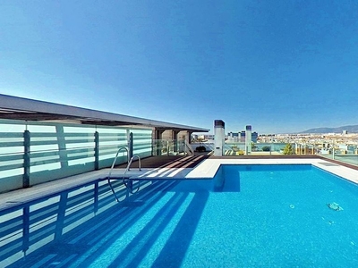 Alquiler de piso en Huerta de la Reina - Trassierra de 4 habitaciones con piscina y aire acondicionado