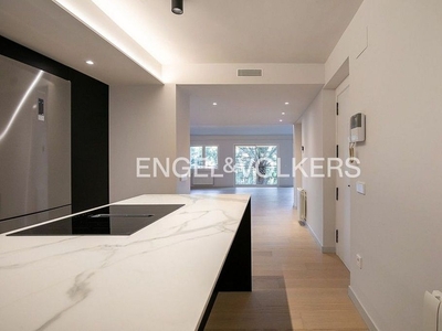 Alquiler de piso en Jaume Roig de 3 habitaciones con terraza y piscina