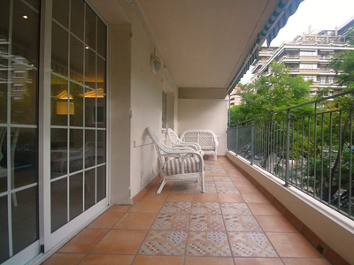 Alquiler de piso en Sta. Catalina - El Jonquet de 4 habitaciones con terraza y piscina