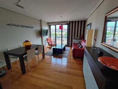 Alquiler de piso en Valdenoja - La Pereda de 2 habitaciones con garaje y muebles