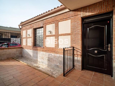 Casa adosada en venta en Bargas