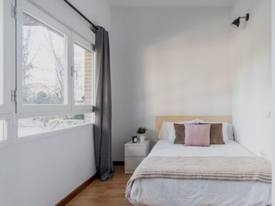 ¡Habitaciones en alquiler en piso de 4 dormitorios en Madrid!
