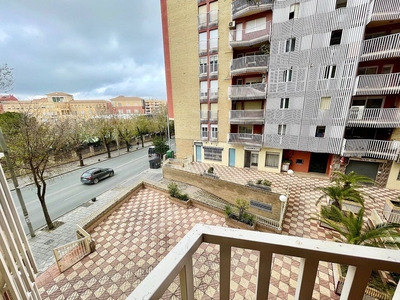 Piso en alquiler en avenida De Madrid de 4 habitaciones con terraza y garaje