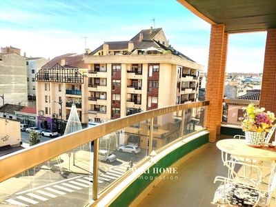 Piso en alquiler en Barbastro de 3 habitaciones con terraza y muebles