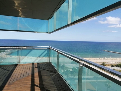 Piso en venta en Diagonal Mar i el Front Marítim del Poblenou de 4 habitaciones con terraza y piscina