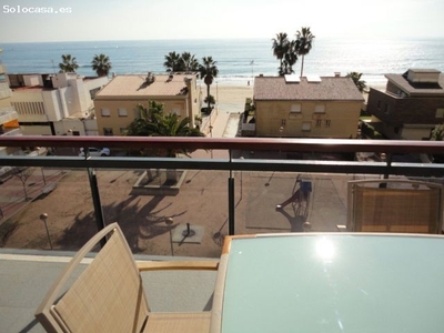 Apartamento con vistas al mar y piscina en Baix