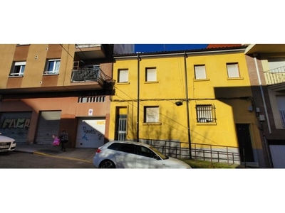 Casa-pareado con terreno en León ciudad