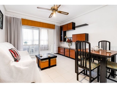 SE VENDE APARTAMENTO A TAN SOLO 50 M. DEL MAR!!!!!!!!!