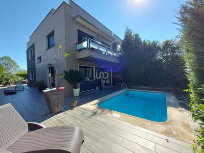 Venta de casa con piscina en Ibaeta, Igeldo (Donostia-San Sebastián)