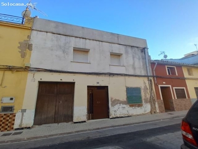 Casa con amplia terraza en calle Sant Benet de Tavernes de la Valldigna