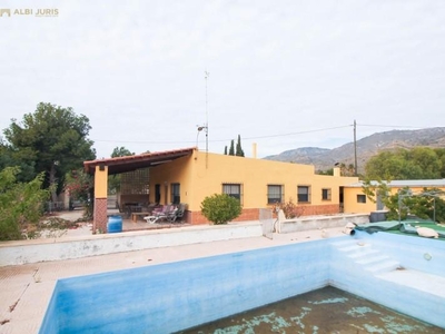 Casa con terreno en Crevillent