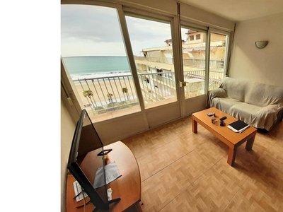 Apartamento con 3 dormitorios y 2 baños en primera linea de playa Levante