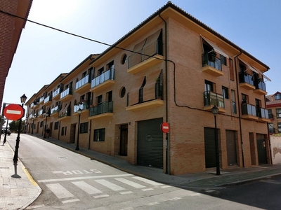 Dúplex en venta en Rocafort de 3 habitaciones con terraza y balcón