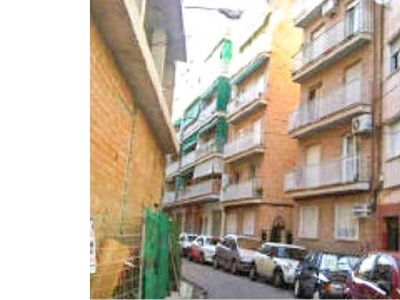 Piso de 3 dormitorios situado en la calle Juan de la Cierva del Zaidín.