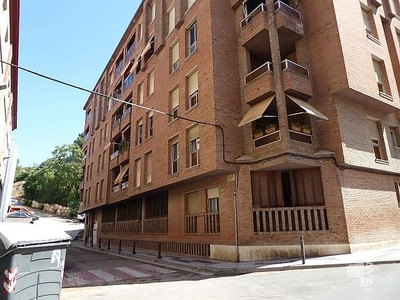 Piso en venta en Centre - Tortosa de 4 habitaciones con terraza y ascensor