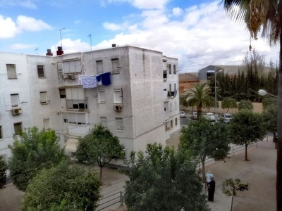 Venta de piso en Centro - Doña Mercedes de 3 habitaciones con terraza y balcón