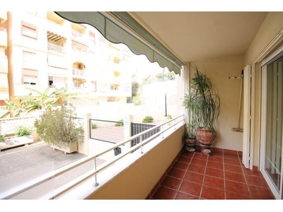 Apartamento en Almuñécar zona P-4 , 2 dormitorios, urbanización con piscina.