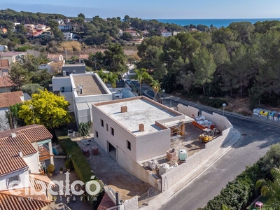 Venta de casa con piscina en Urbanitzacions de Llevant-La Morá-La Morá (Tarragona)