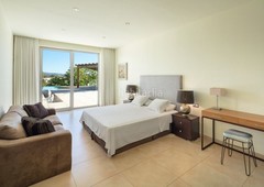 Chalet con 6 habitaciones amueblado con parking, piscina, calefacción y aire acondicionado en Marbella