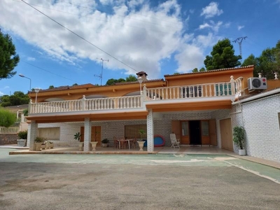 Casa con terreno en Crevillent