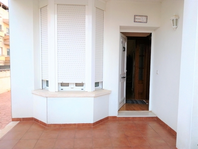 Casa en venta. Casa en zona Santa Maria con cuatro hab., dos baños, salón y cocina con salida a patio de 150 m², garaje .