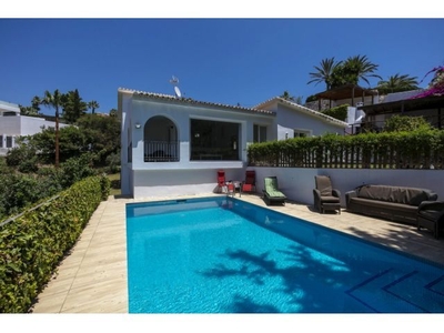 Villa En Venta En El Rosario, Marbella East