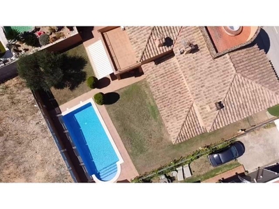 Casa con piscina y jardín a 150m de la cotizada zona de Sant Isidre y el Esclat