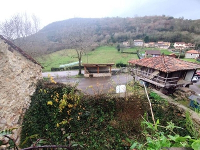 CASA EN SIONES, AL LADO DE LAS CALDAS