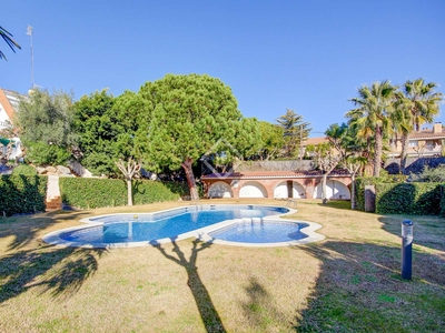 Casa / villa de 213m² con 40m² de jardín en venta en Vallpineda