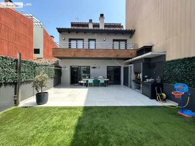 EN EL CENTRO DE TORDERA, ESPECTACULAR CASA CON PISCINA